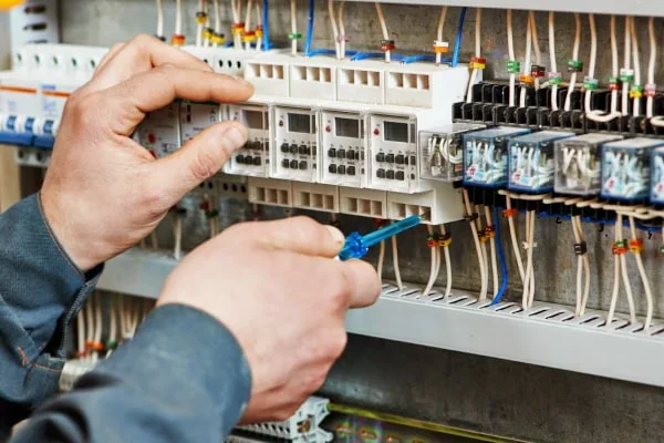 Realizare instalație electrică în Constanța: cablare și tablou Realizare instalație electrică în Constanța: cablare și tablou